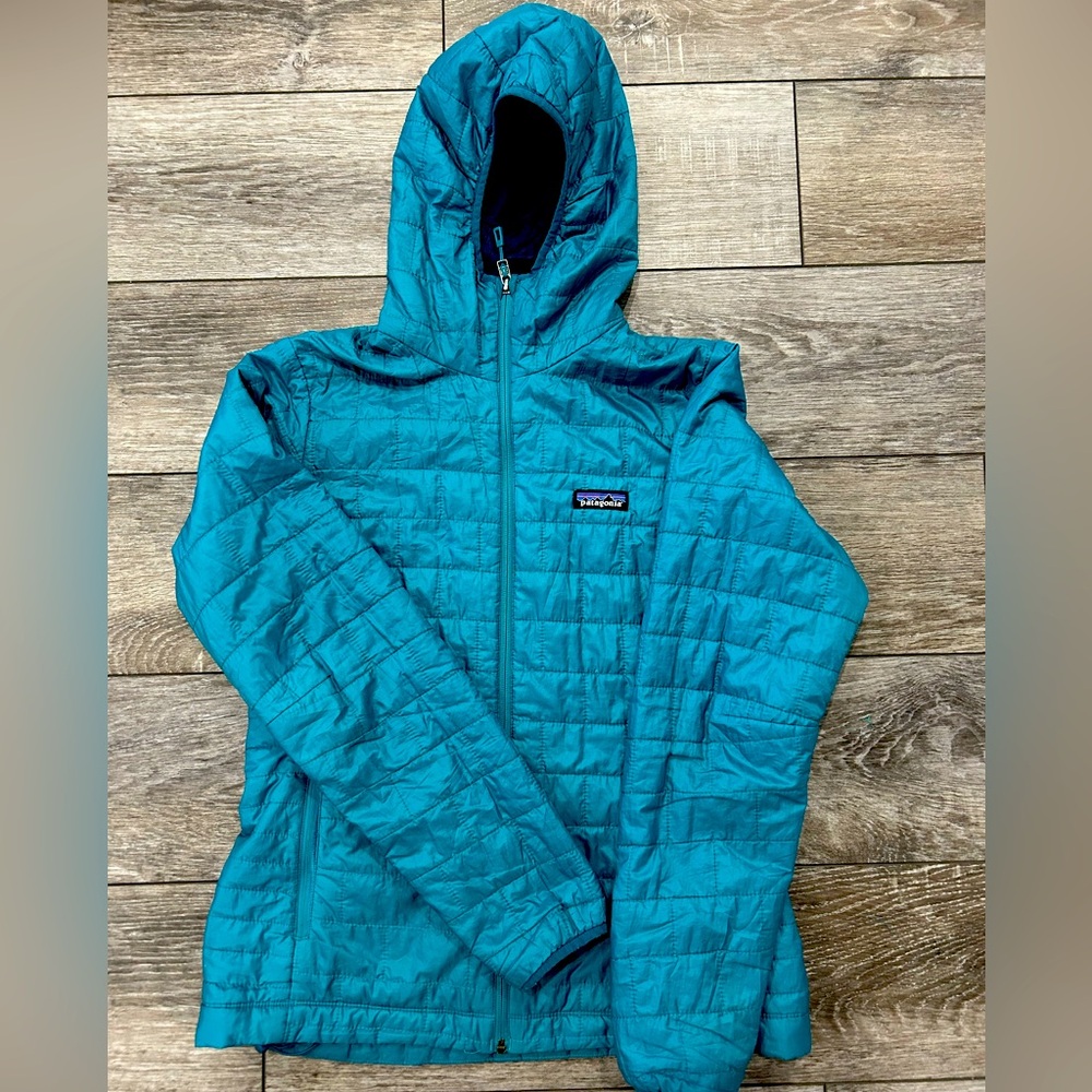 Patagonia women’s nano puff jacket (style 84227).